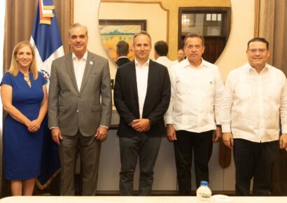 El presidente Abinader se reúne con representantes de Amazon