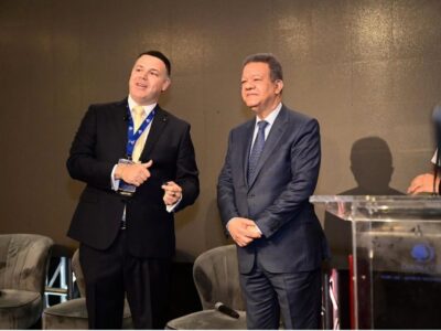 Leonel Fernández destaca impacto de la inteligencia artificial en salud durante seminario médico