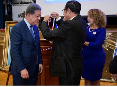 Leonel Fernández recibe reconocimientos en el Simposio José Martí en Nueva Jersey