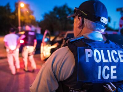 Operativo de ICE en Puerto Rico termina con arresto de siete dominicanos en una gallera clandestina