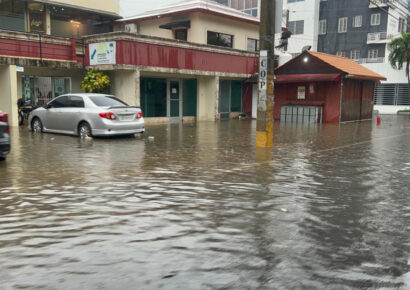 Lluvias torrenciales provocan inundaciones y desplazamientos masivos en RD