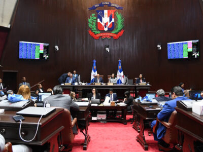 Diputados del PRM minimizan alza del dólar y llaman a confiar en medidas del Gobierno