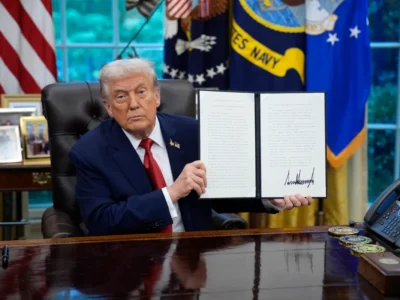 Trump firma orden ejecutiva que garantiza operación segura de TikTok en EE.UU.