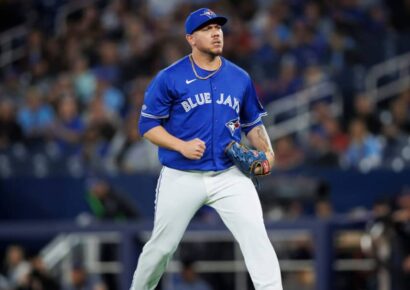 Embargarían cuentas a Blue Jays y a Yariel Rodríguez por impago en RD