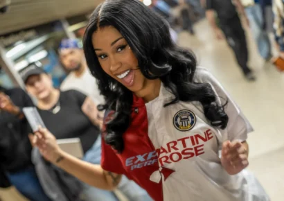 Cardi B se convierte en la nueva voz del Metro de Nueva York con mensajes únicos de seguridad