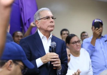 Multitud recibe con entusiasmo a Danilo Medina en Hato Mayor