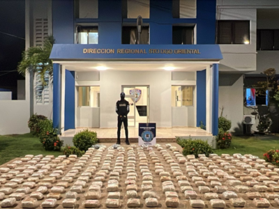 Desmantelan centro de acopio de drogas y armas ilegales en Santo Domingo Este