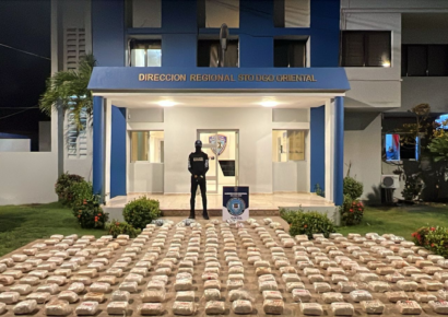 Desmantelan centro de acopio de drogas y armas ilegales en Santo Domingo Este