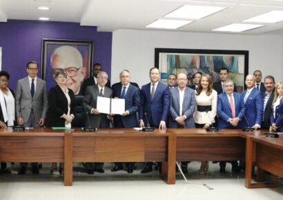 Danilo Medina destaca el acuerdo como un logro para la democracia y llama a aprovechar sus beneficios