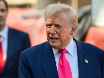 Donald Trump inicia demanda millonaria contra The New York Times y Penguin Random House por difamación