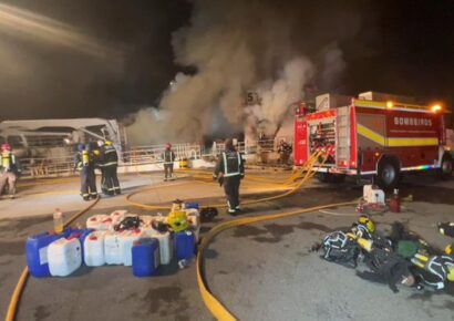 Más de 250 bomberos combaten un incendio forestal en Serra da Estrela, Portugal