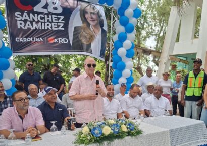 Hipólito Mejía se compromete a gestionar arreglo de calles en Fantino