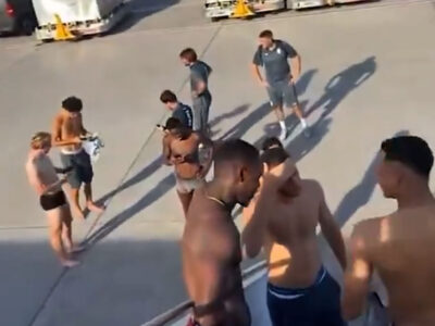 El insólito momento que vivió el Mónaco: jugadores quedaron en ropa interior por falla aire acondicionado en el avión