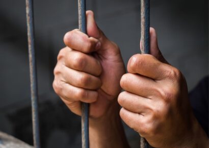 Denuncian a profesor por supuesto abuso a joven con síndrome de Down en Las Yayas