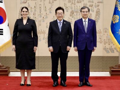 Embajadora Angie Martínez entrega Cartas Credenciales al presidente de Corea del Sur