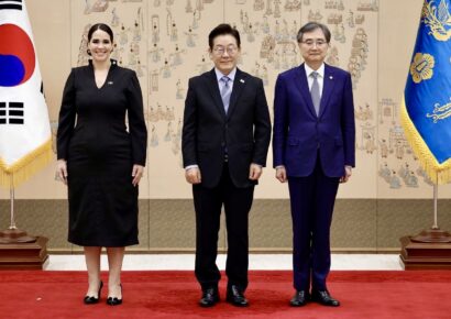 Embajadora Angie Martínez entrega Cartas Credenciales al presidente de Corea del Sur