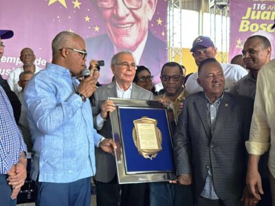 Ex presidentes del CODIA reconocen al ex presidente Danilo Medina, presidente del PLD