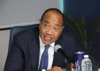 Michael Lee-Chin niega existencia de alerta de Interpol en su contra