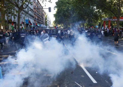 Protestas en el final de La Vuelta Ciclista a España dejan 22 policías heridos y dos detenidos