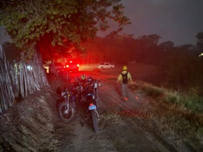 Controlado incendio forestal en la zona montañosa de Las Cejitas, Jánico