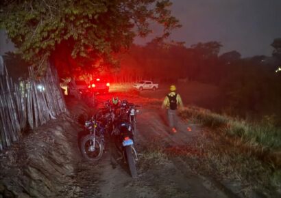 Controlado incendio forestal en la zona montañosa de Las Cejitas, Jánico
