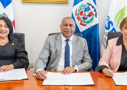 Convenio educativo permitirá becas a privados de libertad y colaboradores del sistema penitenciario