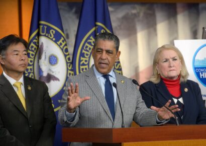 Congresistas acusan a Trump de desmantelar fondos educativos para minorías