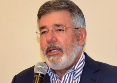 Víctor Díaz Rúa aspira a ingresar a la Dirección Política de Fuerza del Pueblo