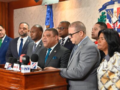 PRD y Fuerza del Pueblo piden interpelar a Celso Marranzini por apagones