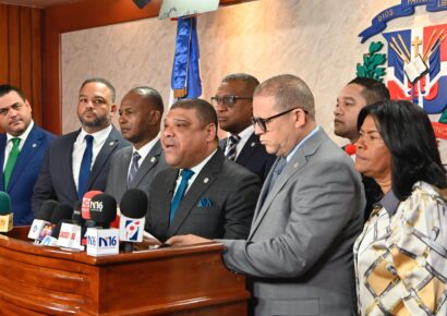 PRD y Fuerza del Pueblo piden interpelar a Celso Marranzini por apagones