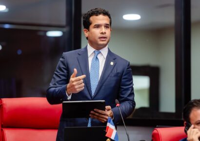 Omar Fernández cuestiona incremento de RD$34,000 millones al gasto corriente y reducción en Educación