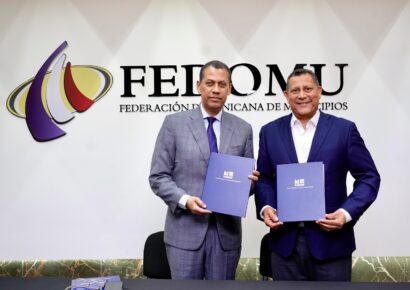 Indotel y Fedomu firman acuerdo para capacitar a autoridades municipales en telecomunicaciones e infraestructura