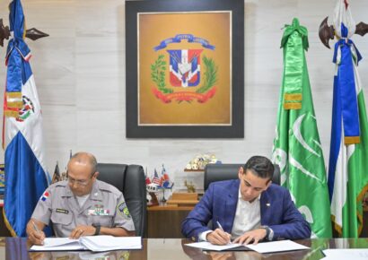 Pensionados de la Policía Nacional acceden a planes de salud complementarios tras acuerdo con SeNaSa