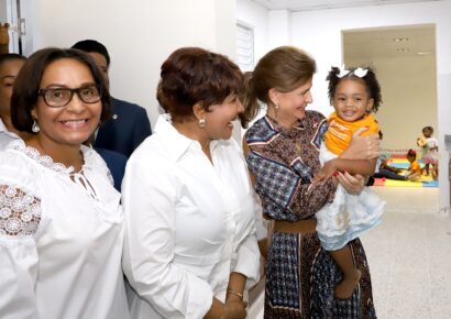 Raquel Peña y Josefa Castillo inauguran CAIPI “El Castillo” en San Antonio de Guerra