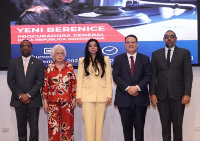 Procuradora imparte primera conferencia en Aduanas sobre nuevo Código Penal