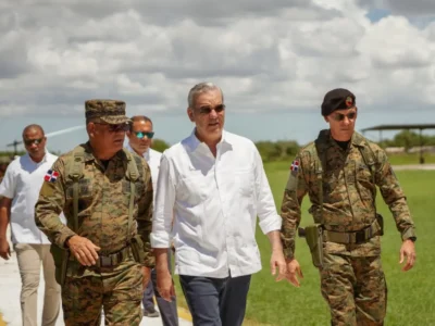 Presidente Abinader supervisa avances de verja fronteriza e inaugura sistema tecnológico de vigilancia