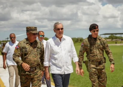 Presidente Abinader supervisa avances de verja fronteriza e inaugura sistema tecnológico de vigilancia