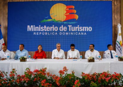 Abinader inaugura carretera al Salto de Aguas Blancas, obra clave para el ecoturismo en Constanza