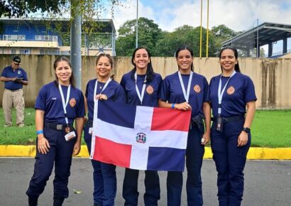 Bomberas del DN conquistan primer lugar en competencia de destrezas en Panamá