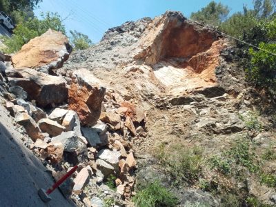 ¡Alerta en Jarabacoa! Derrumbes en carretera ponen en riesgo a turistas y residentes