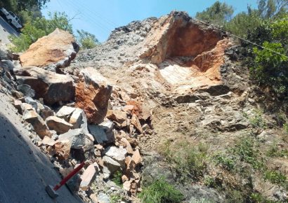 ¡Alerta en Jarabacoa! Derrumbes en carretera ponen en riesgo a turistas y residentes
