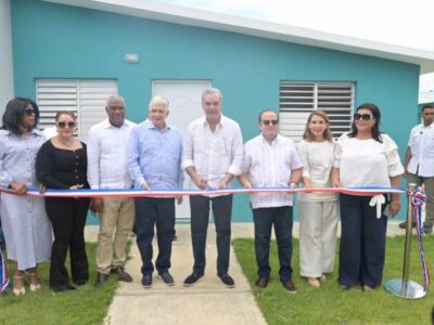 Luis Abinader entrega 70 viviendas y dos escuelas en Puerto Plata