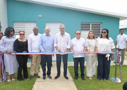 Luis Abinader entrega 70 viviendas y dos escuelas en Puerto Plata
