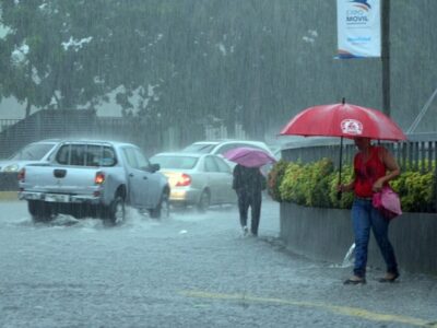 Indomet pronostica lluvias intensas este domingo en más de 20 provincias; COE mantiene ocho en alerta verde