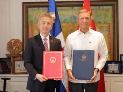 RD y China firman acuerdos de cooperación por US$40 millones y 450 becas para funcionarios públicos