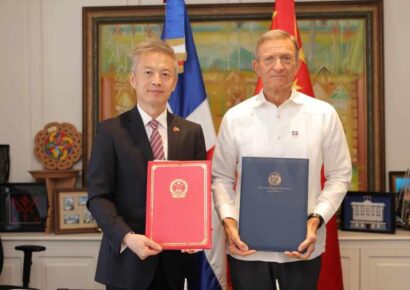 RD y China firman acuerdos de cooperación por US$40 millones y 450 becas para funcionarios públicos