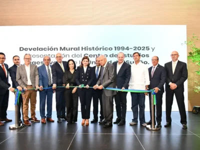 HOMS inaugura mural histórico y presenta nuevas unidades de salud en Santiago