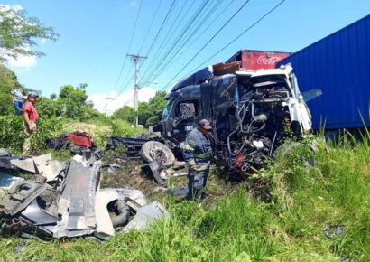 Impacto frontal entre dos camiones en Puerto Plata-Altamira; sin lesionados