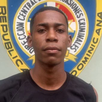 Apresan a dos jóvenes por vandalismo en cancha de Los Tanquecitos, Boca Chica