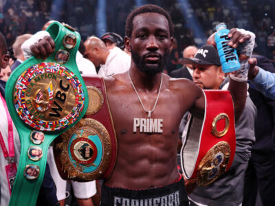 Crawford se convierte en primer triple campeón indiscutido tras ganar a Canelo